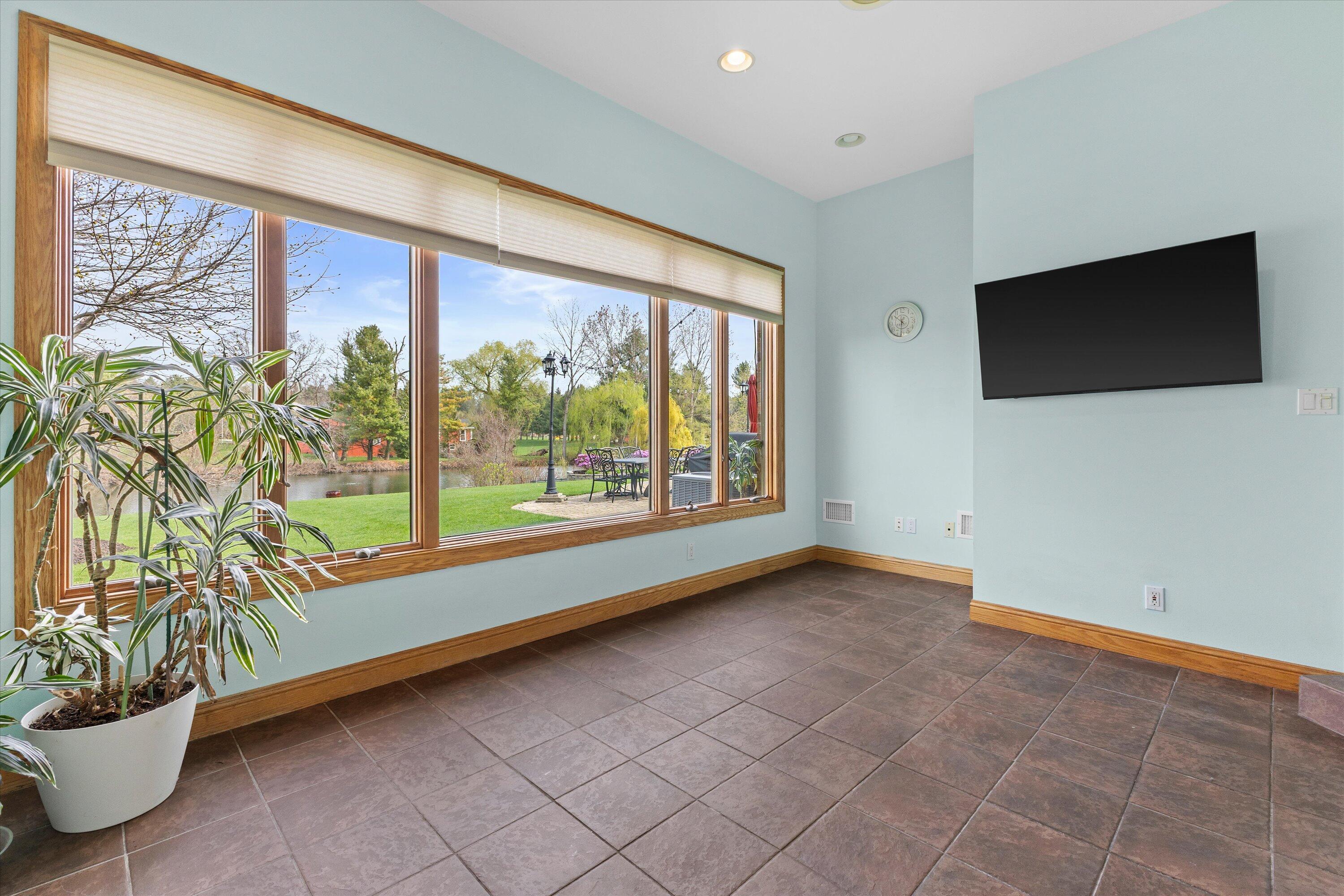 1218 5 Mile Road Caledonia, WI 53402 - Photo 21 of 48 Sunroom