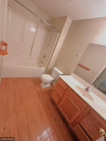 $1,900 | 535 6th Street North, Unit A, North Hudson, WI 54016