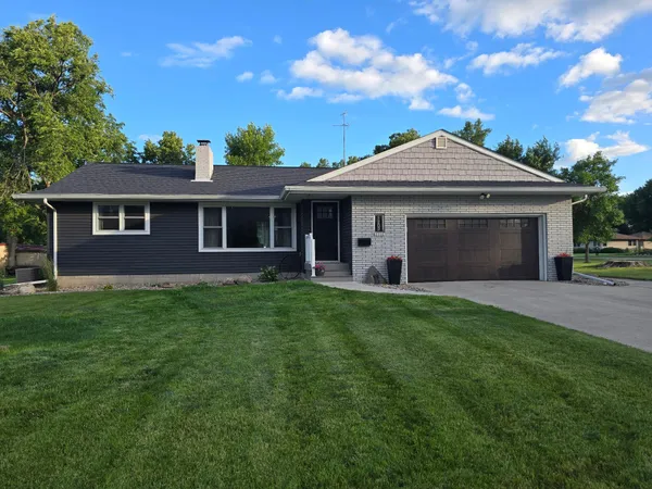 $230,000 | 1207 Park Avenue, Olivia, MN 56277