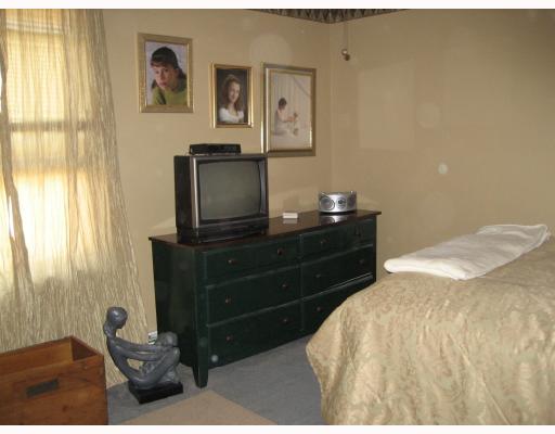 8 Sparrow Drive Westerly, RI 02891 - Photo 5 of 8 Master Bedroom.