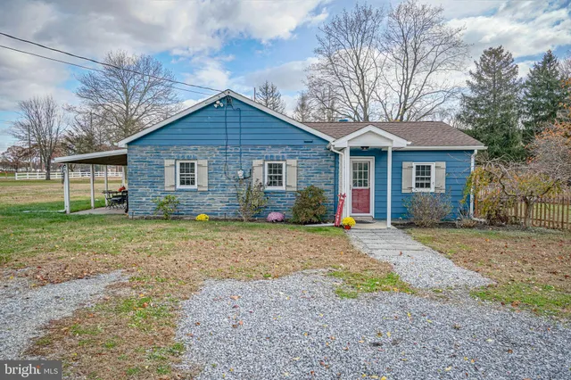 a view of outdoor space yard and front view of a house