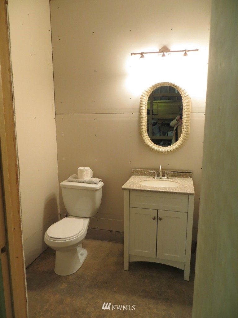 1451 East Phillips Lake Loop Road Shelton, WA 98584 - Photo 13 of 15 Gallery Image 13
