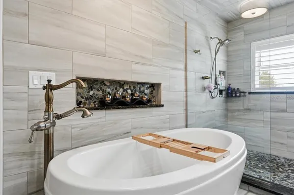 $799,900 | 2000 Lake Ariana Boulevard, Auburndale, FL 33823