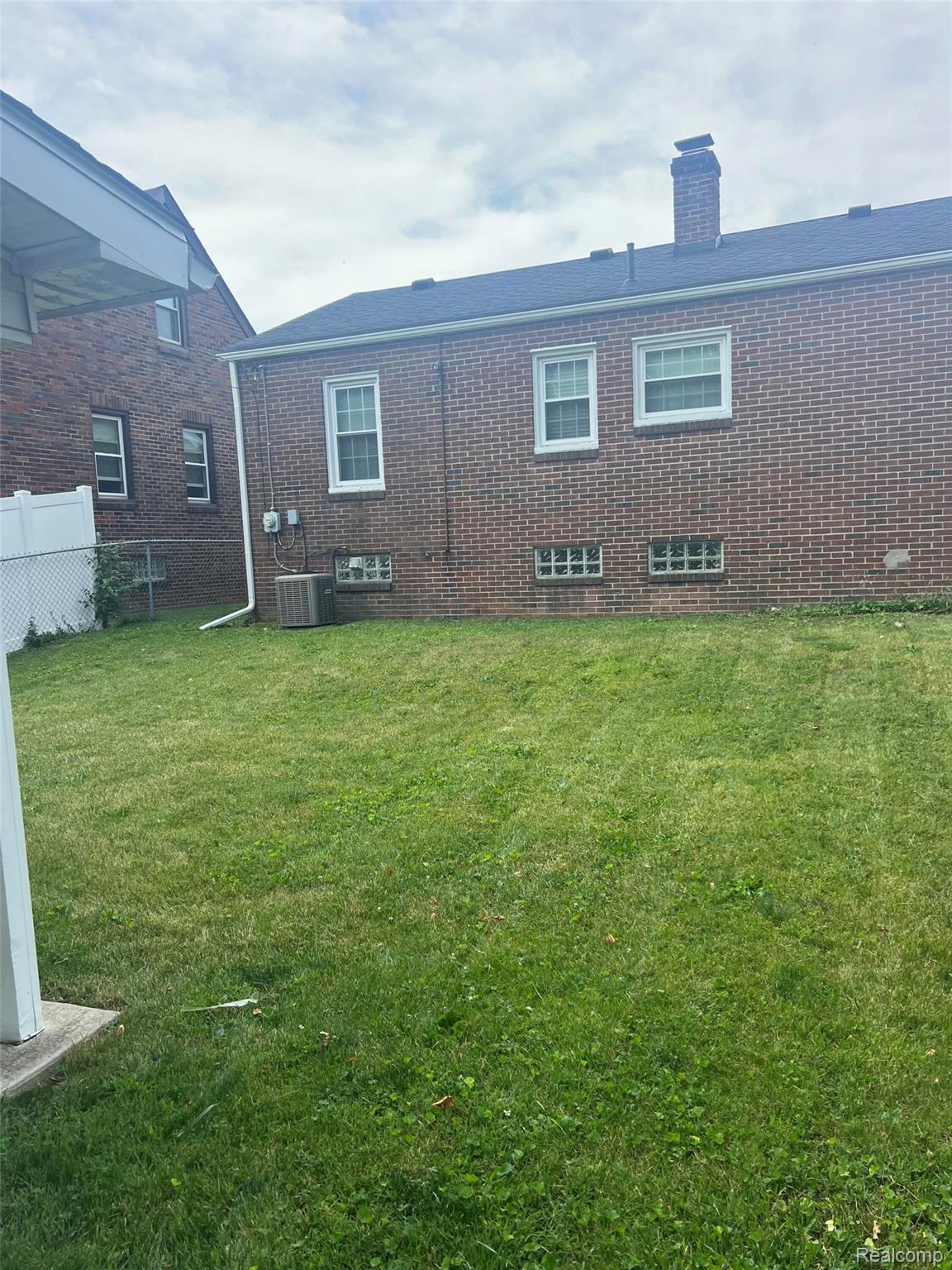 603 Parkwood Street Monroe, MI 48162 - Photo 4 of 13 004_beyc6a3d180941fd5.jpg