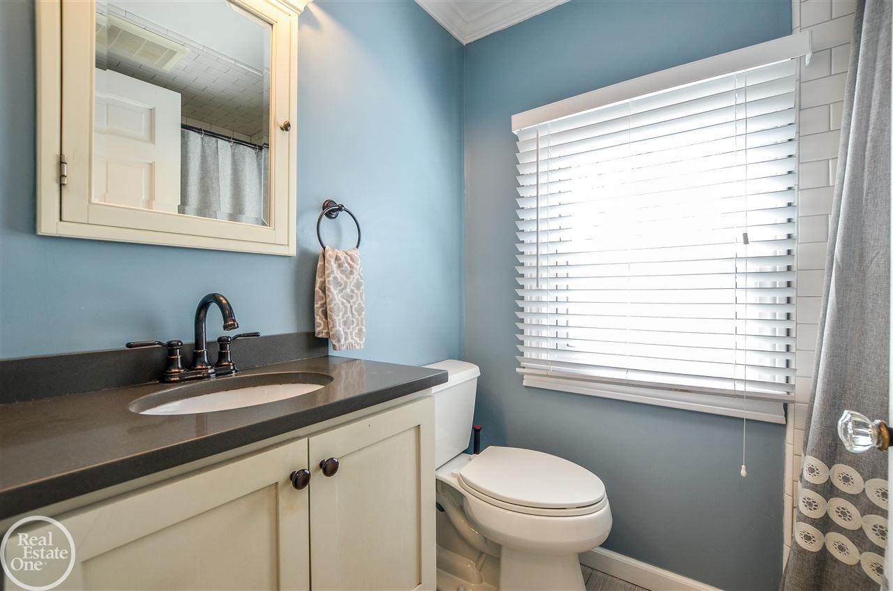 1753 Hampton Road Grosse Pointe Woods, MI 48236 - Photo 21 of 29