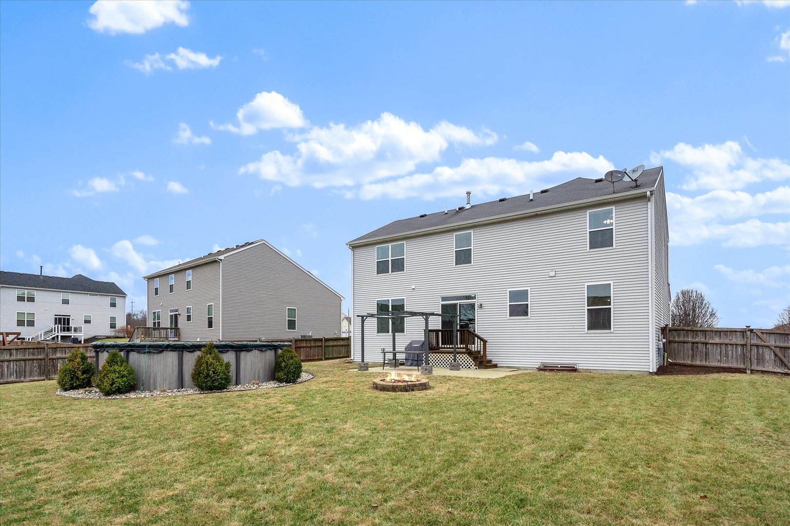 278 Windett Ridge Road Yorkville, IL 60560 - Photo 27 of 31 a view of a house with backyard
