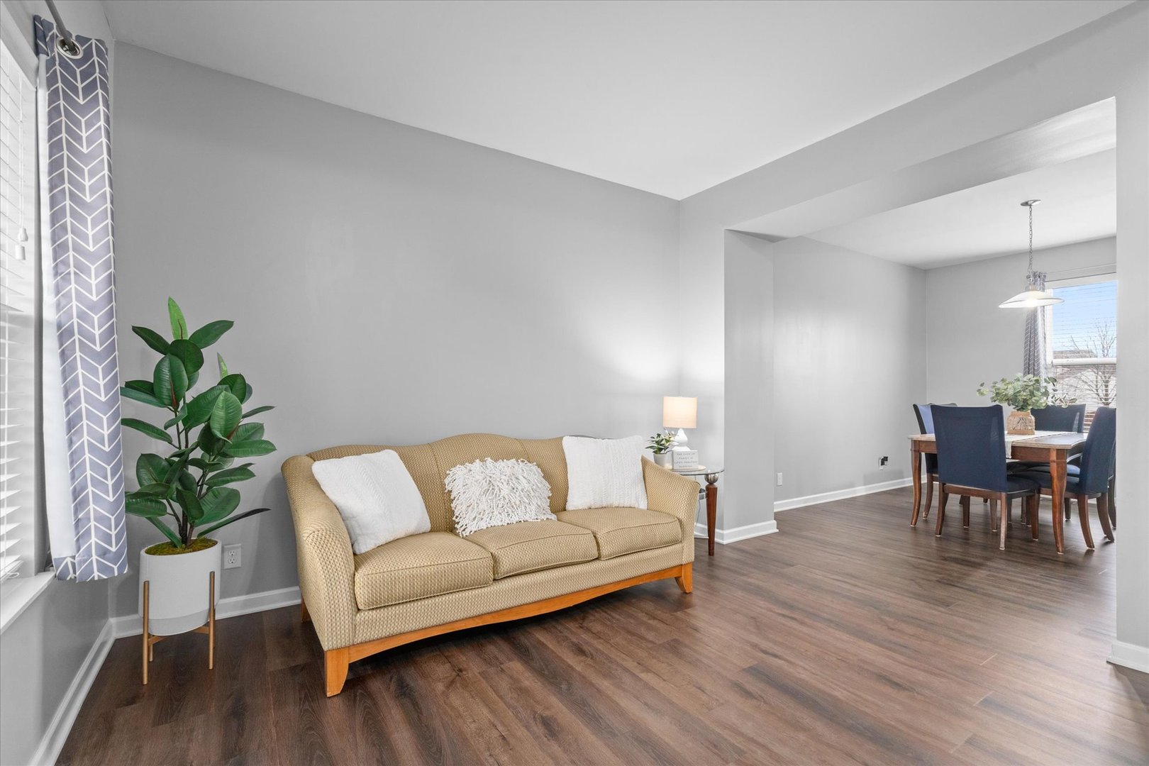 278 Windett Ridge Road Yorkville, IL 60560 - Photo 5 of 31 a living room with furniture and a potted plant