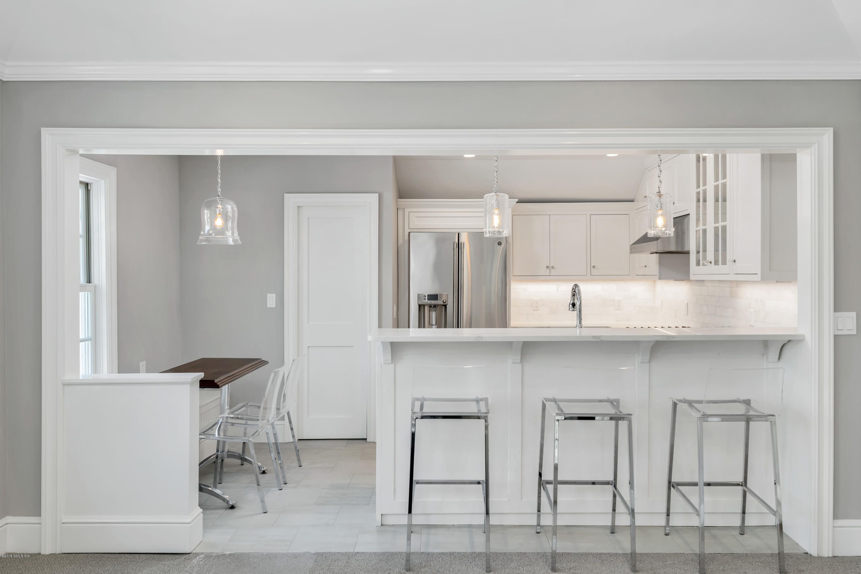 350 Riverside Avenue, Unit B Riverside, CT 06878 - Photo 5 of 15 a living room with furniture and a potted plant