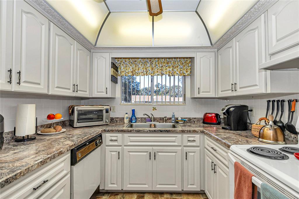 10929 Southwest 84th Avenue Ocala, FL 34481 - Photo 6 of 27