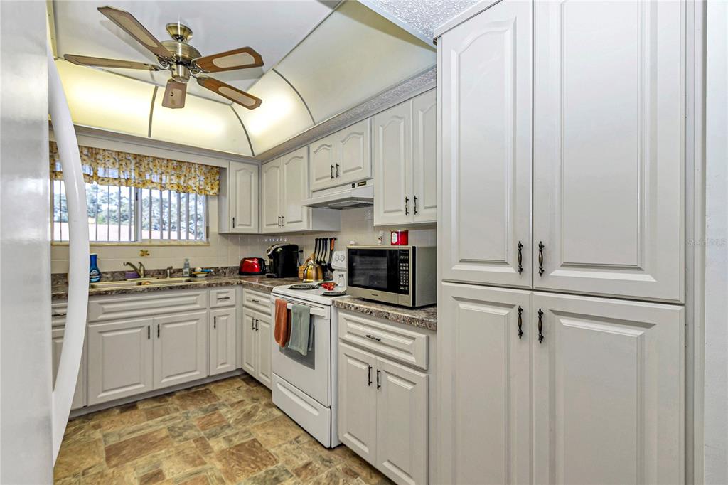 10929 Southwest 84th Avenue Ocala, FL 34481 - Photo 8 of 27