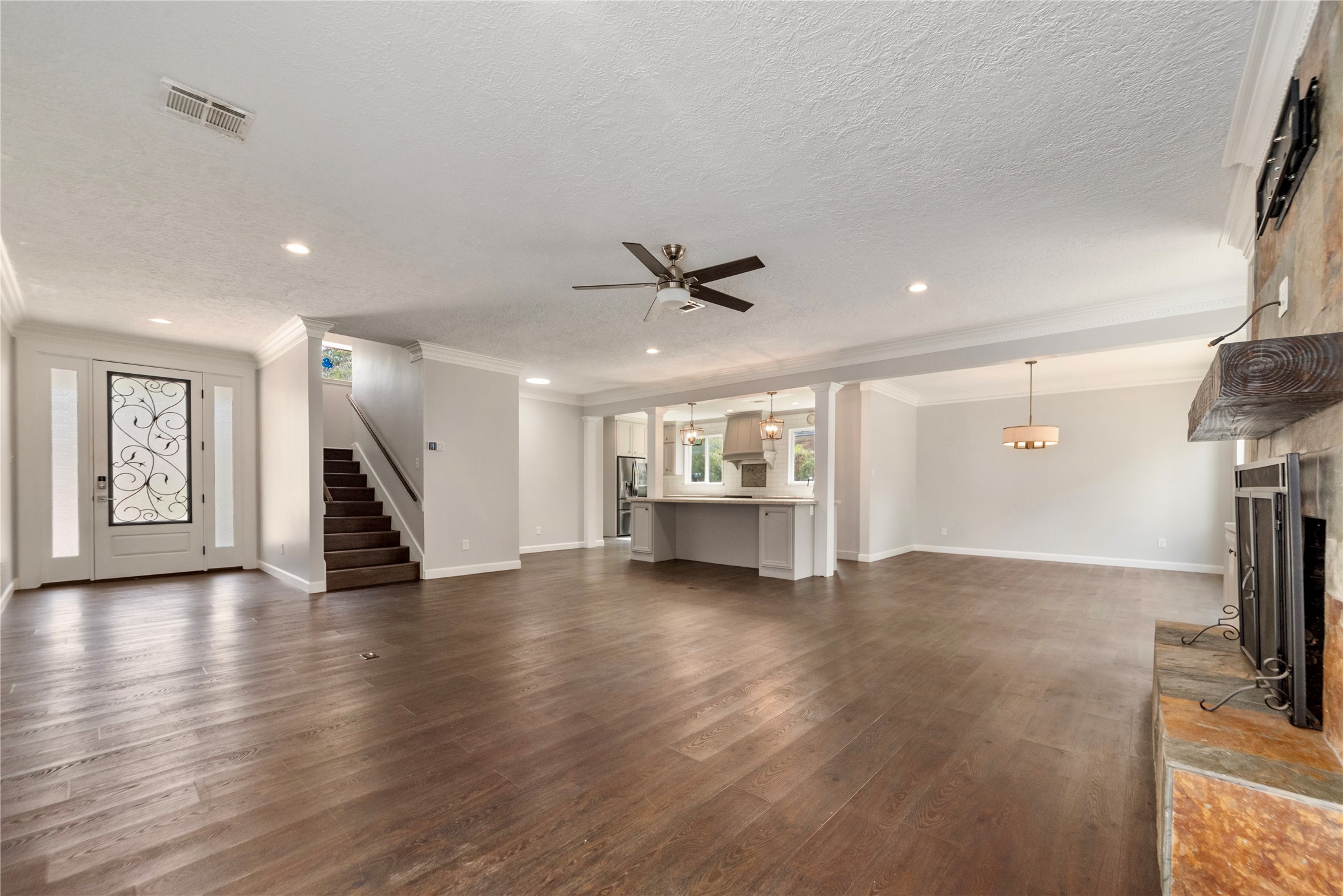 3206 Laurel Point Court Houston, TX 77339 - Photo 5 of 25