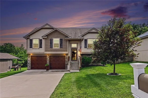 203 Woodland Avenue, Lone Jack, MO 64070