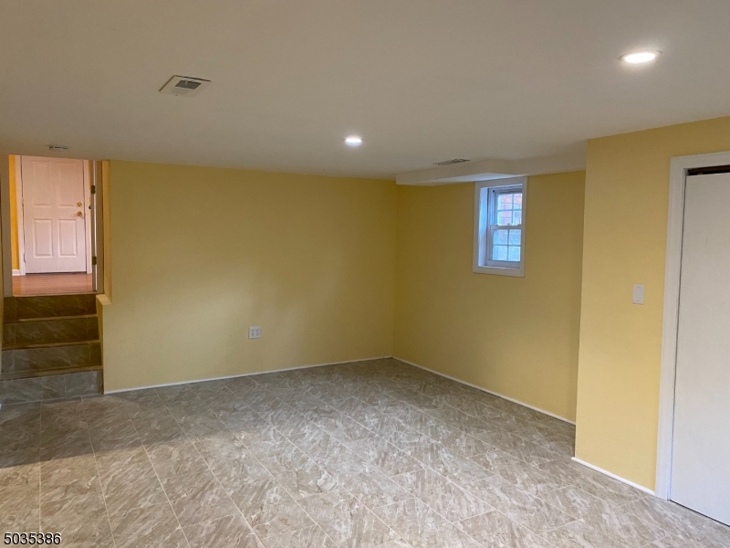 264 Malapardis Road Morris Plains, NJ 07950 - Photo 12 of 16