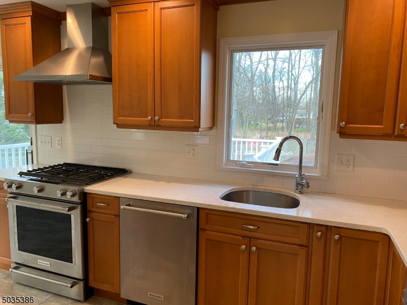 264 Malapardis Road Morris Plains, NJ 07950 - Photo 5 of 16