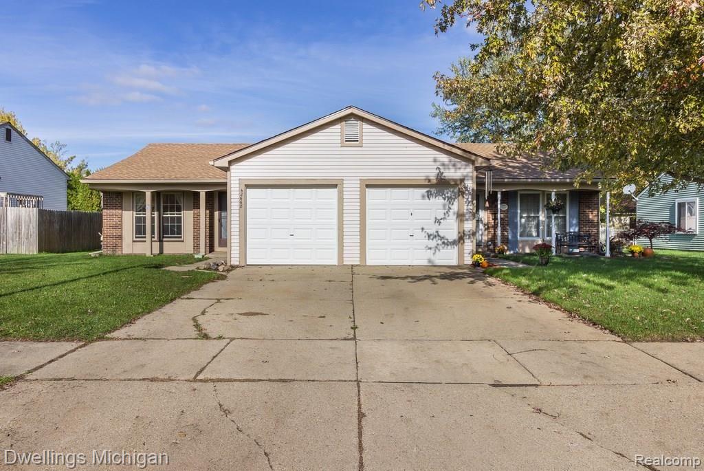 42668 Barchester Road Canton, MI 48187 - Photo 33 of 35 _MG_0115.jpg