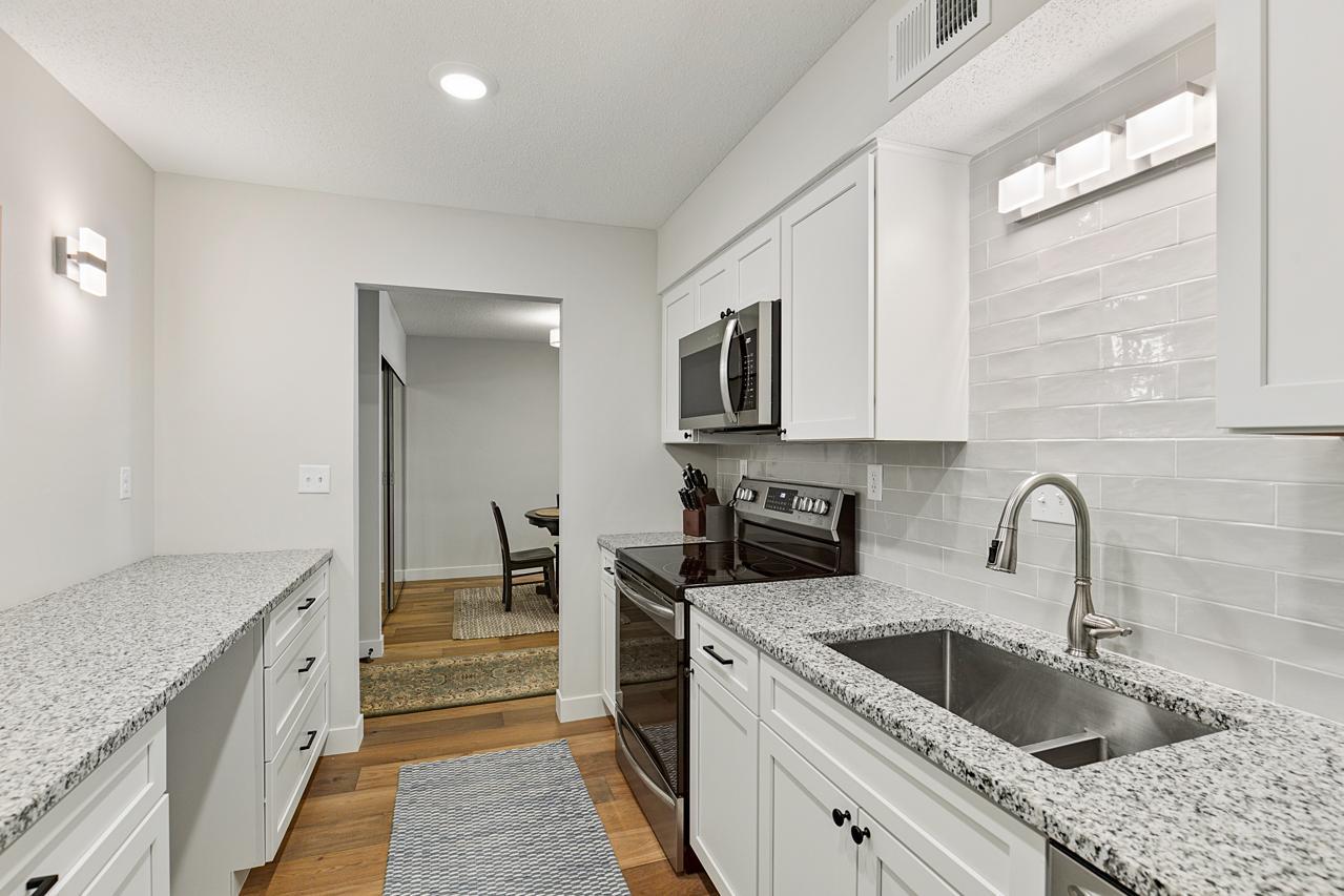 6328 Barrie Road, Unit 3K Edina, MN 55435 - Photo 5 of 17