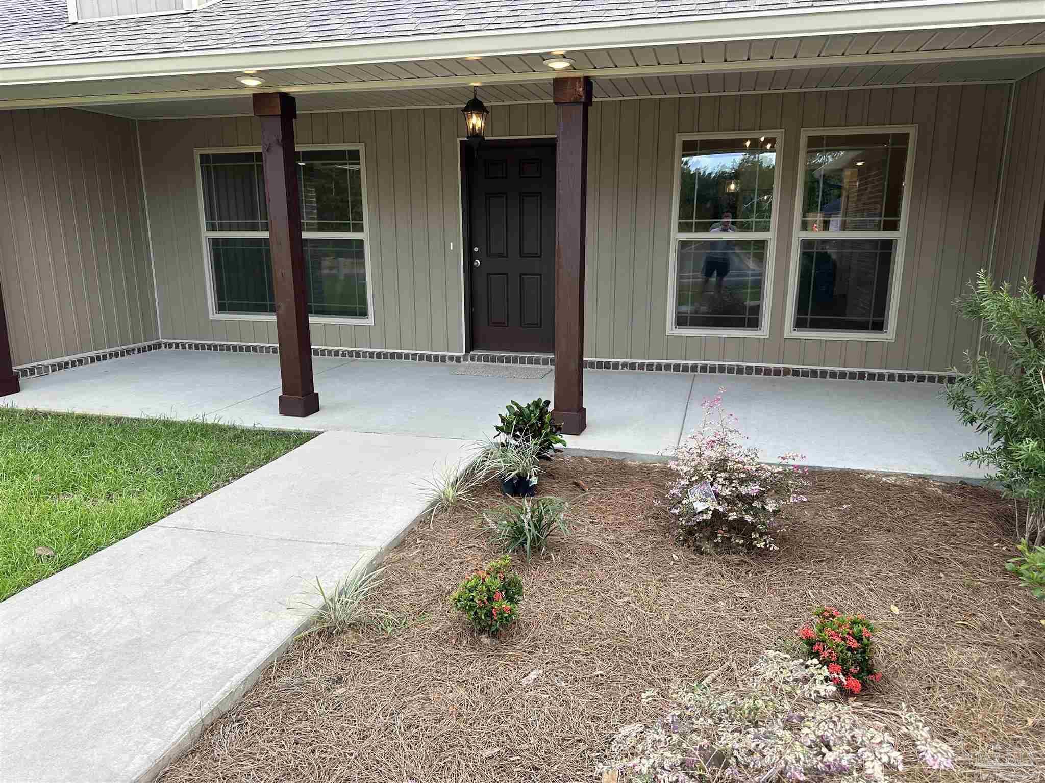 5202 Barnett Road Milton, FL 32583 - Photo 3 of 15 Pics of another home/same plan. Colors will vary.