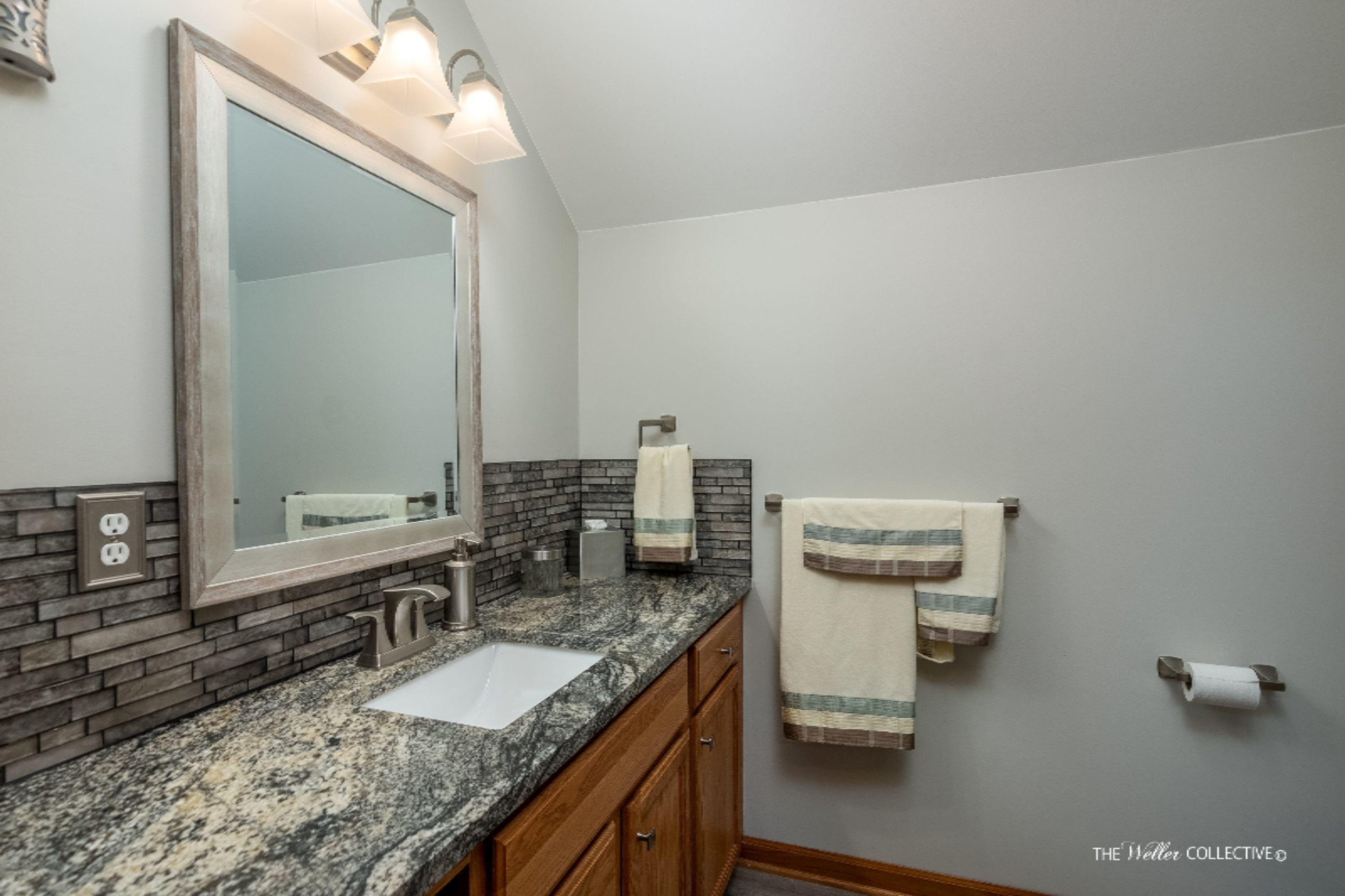 2452 Fillmore Street Jenison, MI 49428 - Photo 31 of 75 Upper Bath