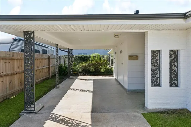 $209,000 | 300 Sophia Street, River Ridge, LA 70123