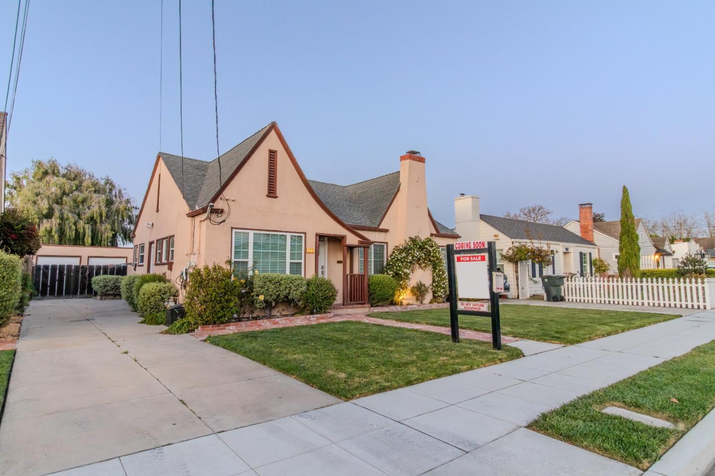 123 Chestnut Street Salinas, CA 93901 - Photo 3 of 25 a front view of a house with garden