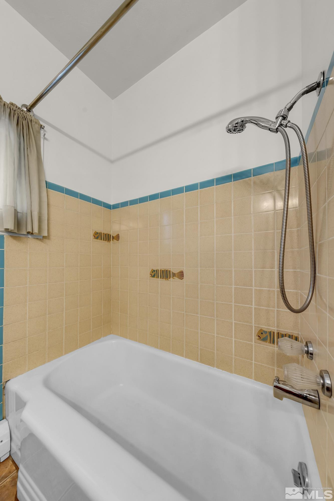 1275 Washington Street Reno, NV 89503 - Photo 21 of 37 a bathroom with a shower