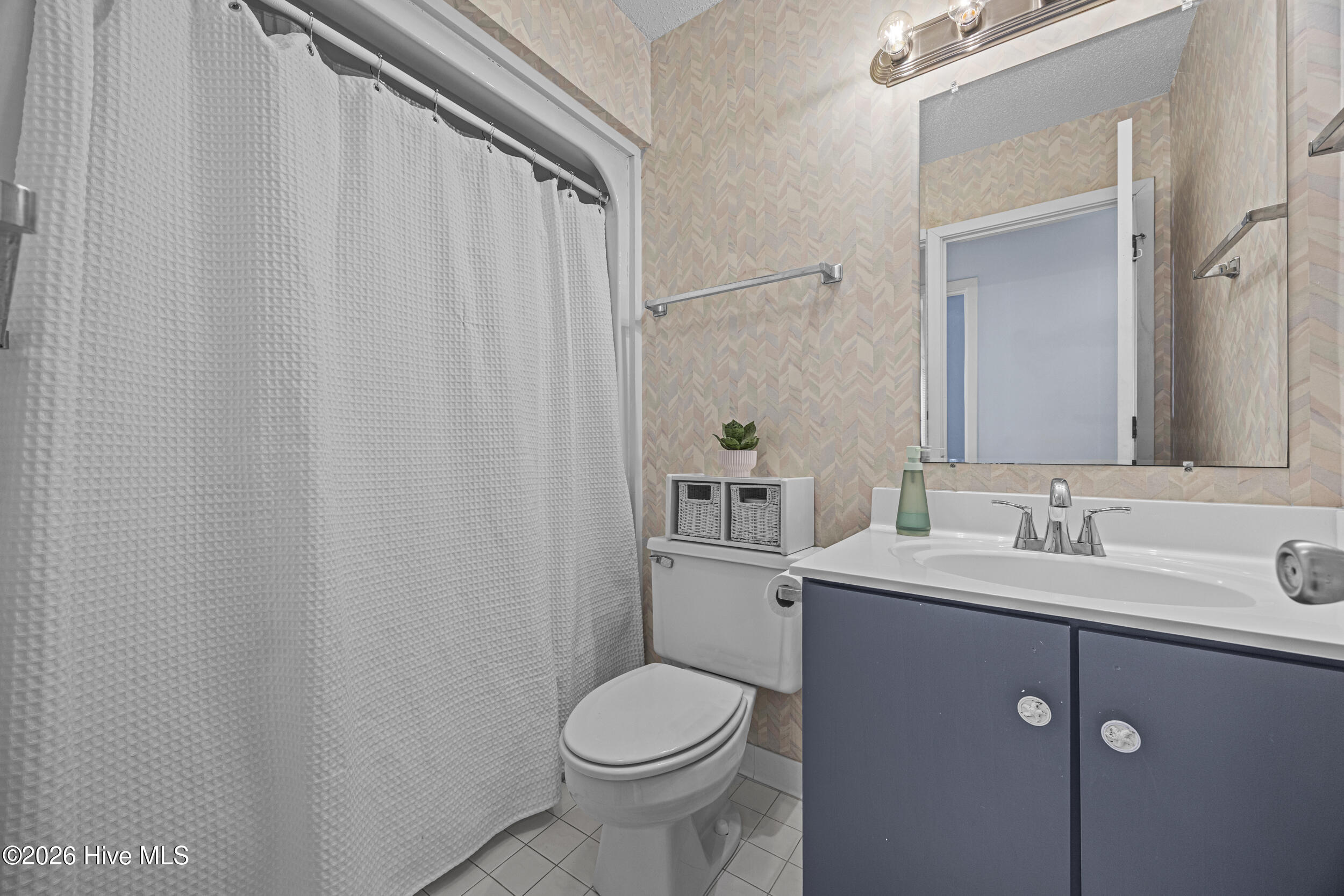 2123 Inlet Avenue, Unit B Topsail Beach, NC 28445 - Photo 22 of 58 29_bathroom