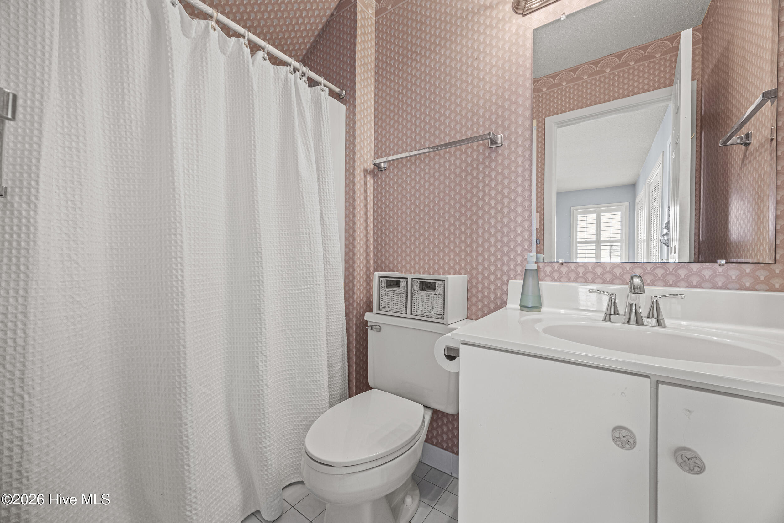 2123 Inlet Avenue, Unit B Topsail Beach, NC 28445 - Photo 31 of 58 39_bathroom