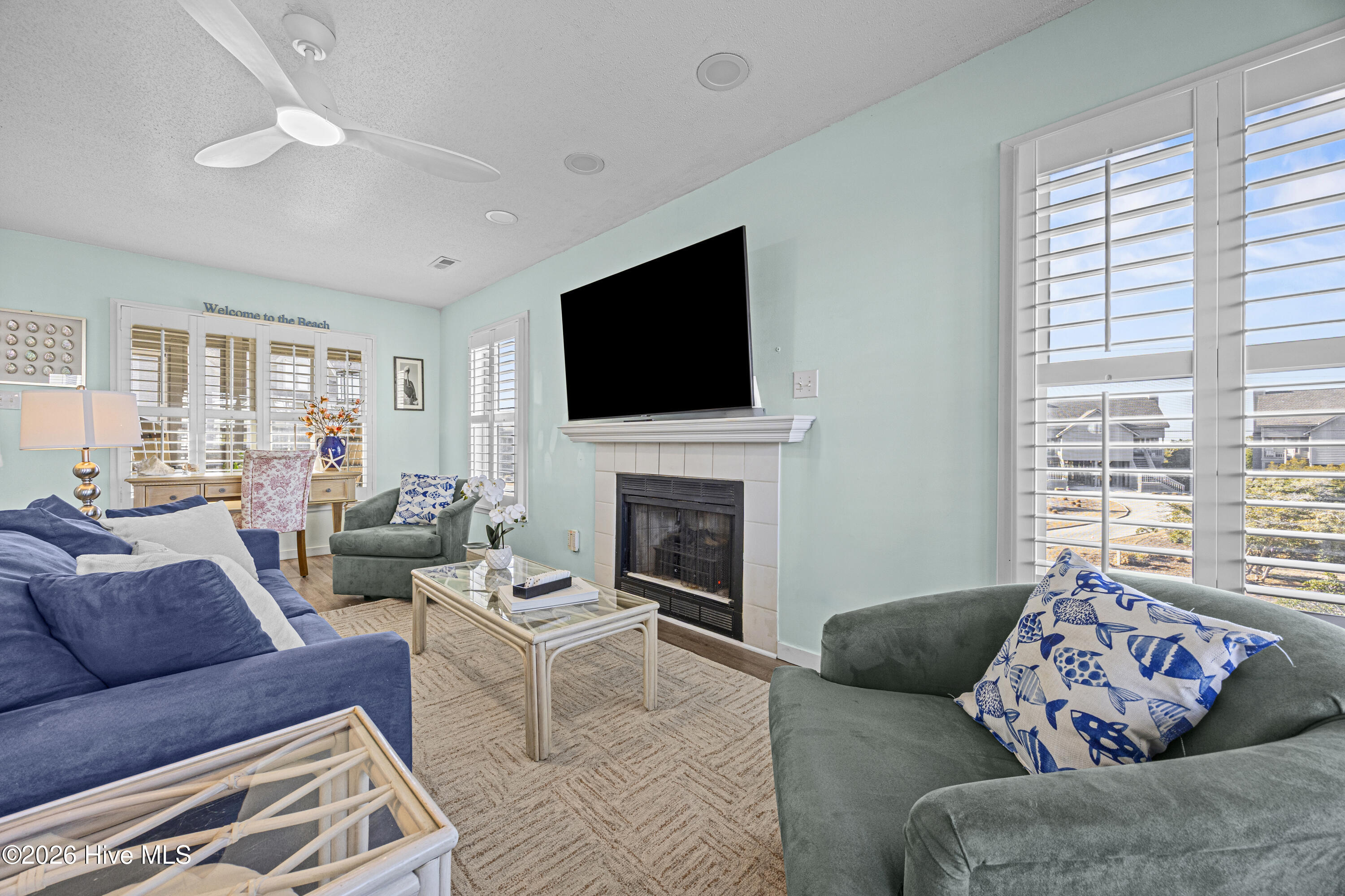 2123 Inlet Avenue, Unit B Topsail Beach, NC 28445 - Photo 5 of 58 Living Room