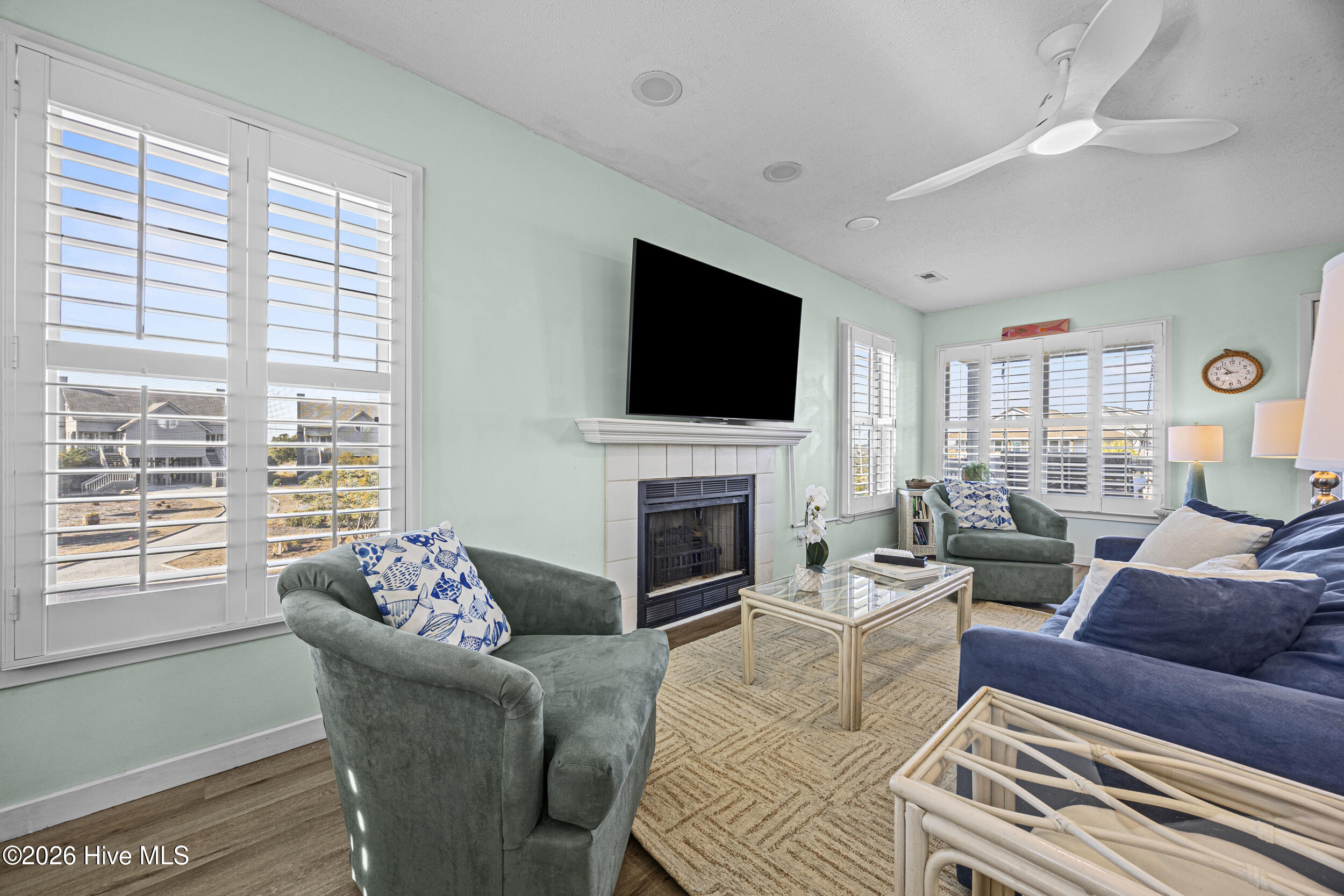 2123 Inlet Avenue, Unit B Topsail Beach, NC 28445 - Photo 9 of 58 15_living room