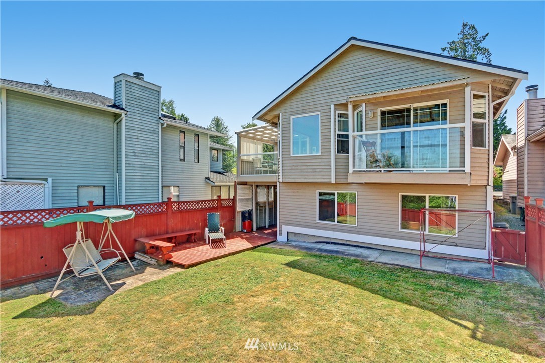2432 Southeast 8th Place Renton, WA 98057 - Photo 2 of 25