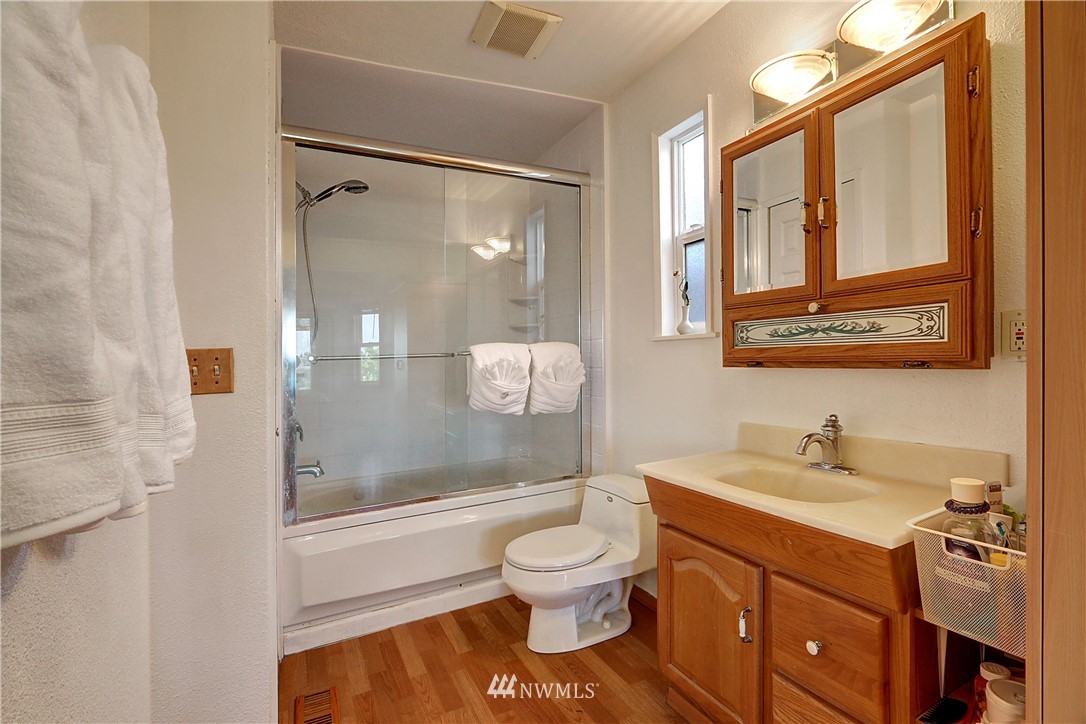 2432 Southeast 8th Place Renton, WA 98057 - Photo 11 of 25