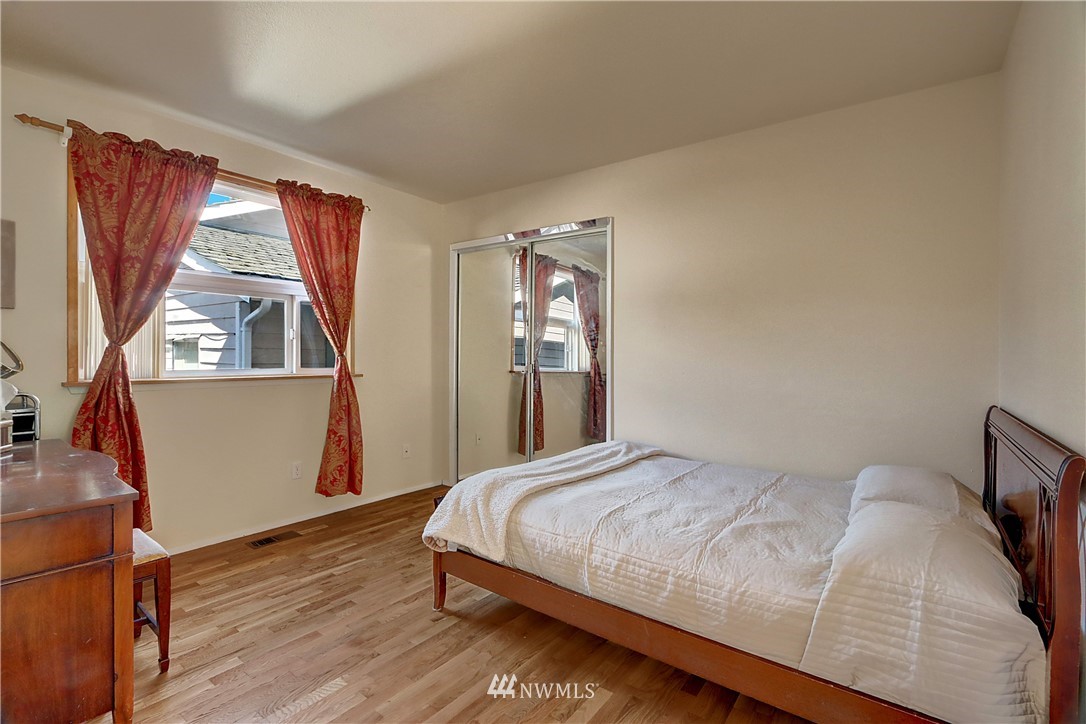2432 Southeast 8th Place Renton, WA 98057 - Photo 12 of 25