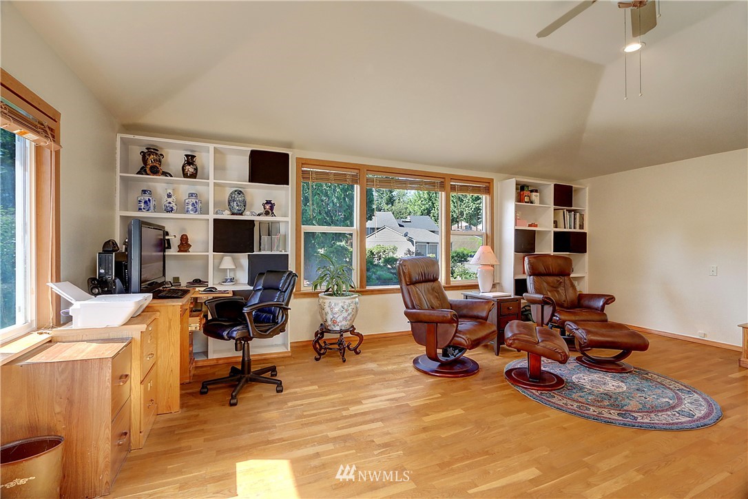 2432 Southeast 8th Place Renton, WA 98057 - Photo 14 of 25