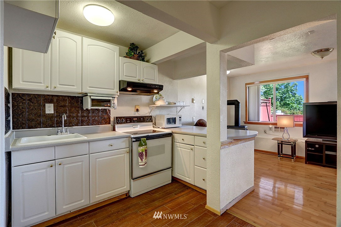 2432 Southeast 8th Place Renton, WA 98057 - Photo 15 of 25