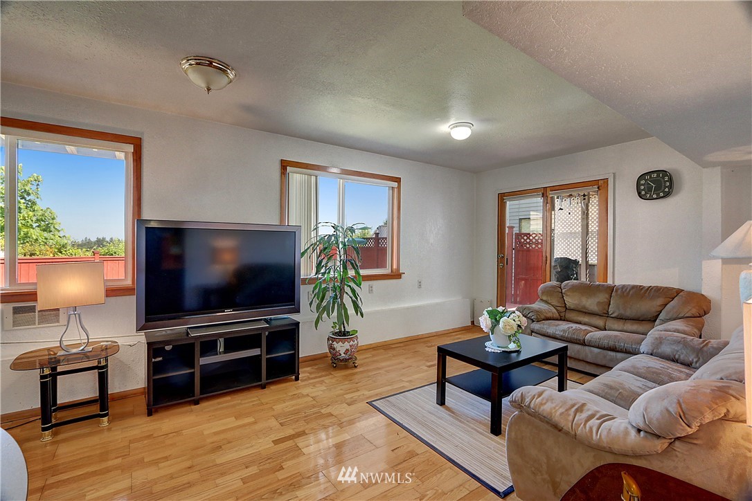 2432 Southeast 8th Place Renton, WA 98057 - Photo 16 of 25