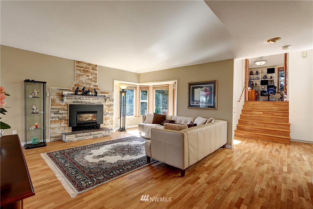 2432 Southeast 8th Place Renton, WA 98057 - Photo 3 of 25