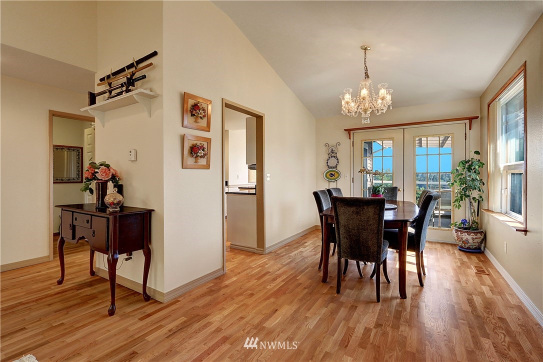 2432 Southeast 8th Place Renton, WA 98057 - Photo 5 of 25