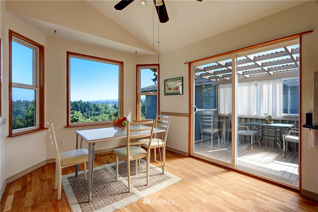 2432 Southeast 8th Place Renton, WA 98057 - Photo 8 of 25
