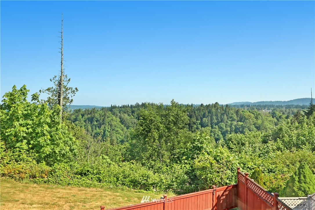 2432 Southeast 8th Place Renton, WA 98057 - Photo 9 of 25