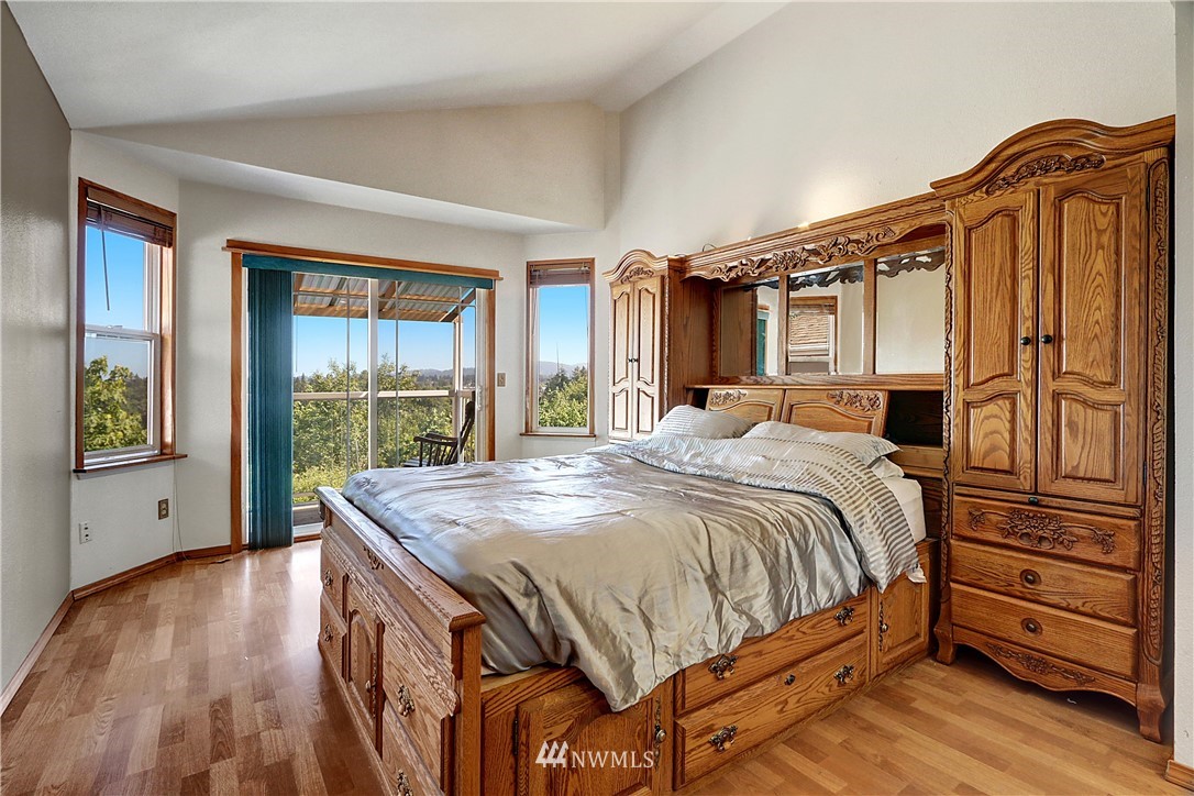 2432 Southeast 8th Place Renton, WA 98057 - Photo 10 of 25
