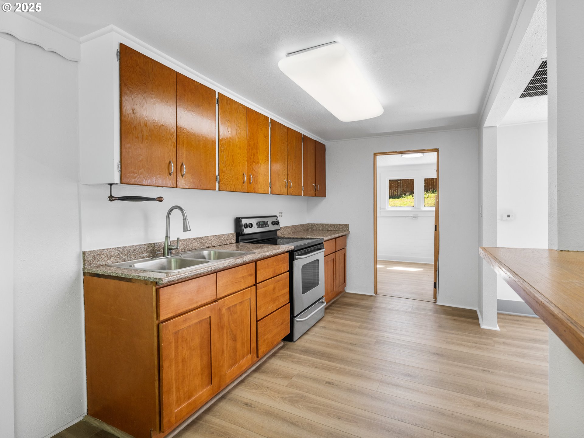 3946 Southwest Cullen Boulevard Portland, OR 97221 - Photo 6 of 19