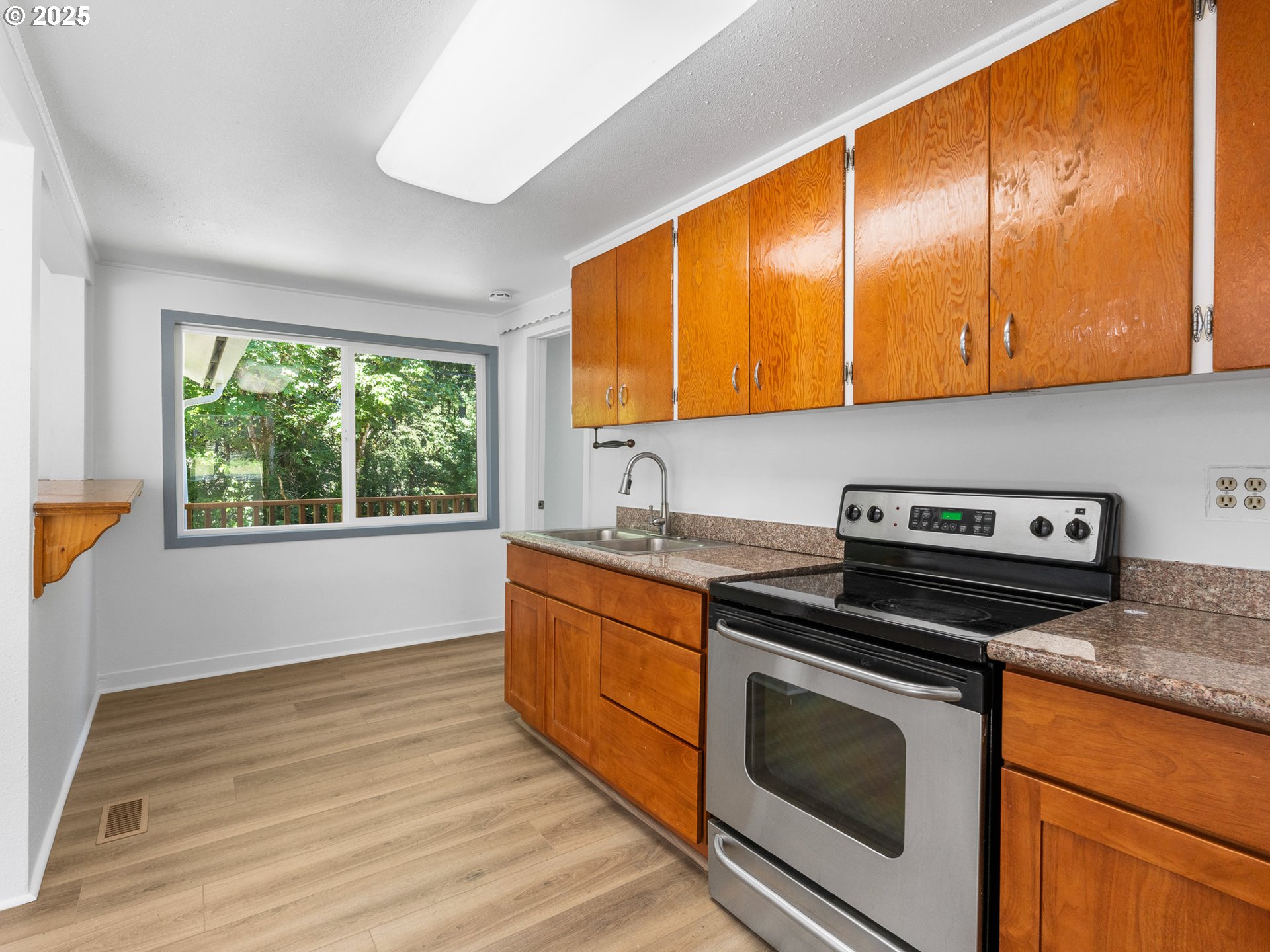 3946 Southwest Cullen Boulevard Portland, OR 97221 - Photo 7 of 19