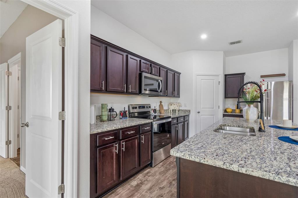 1261 Anchor Bend Drive Ruskin, FL 33570 - Photo 11 of 73