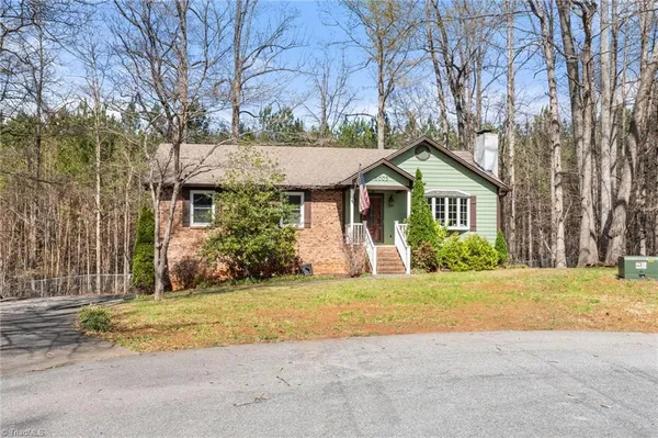 $325,000 | 6005 Hunters Ridge Court, Lexington, NC 27295