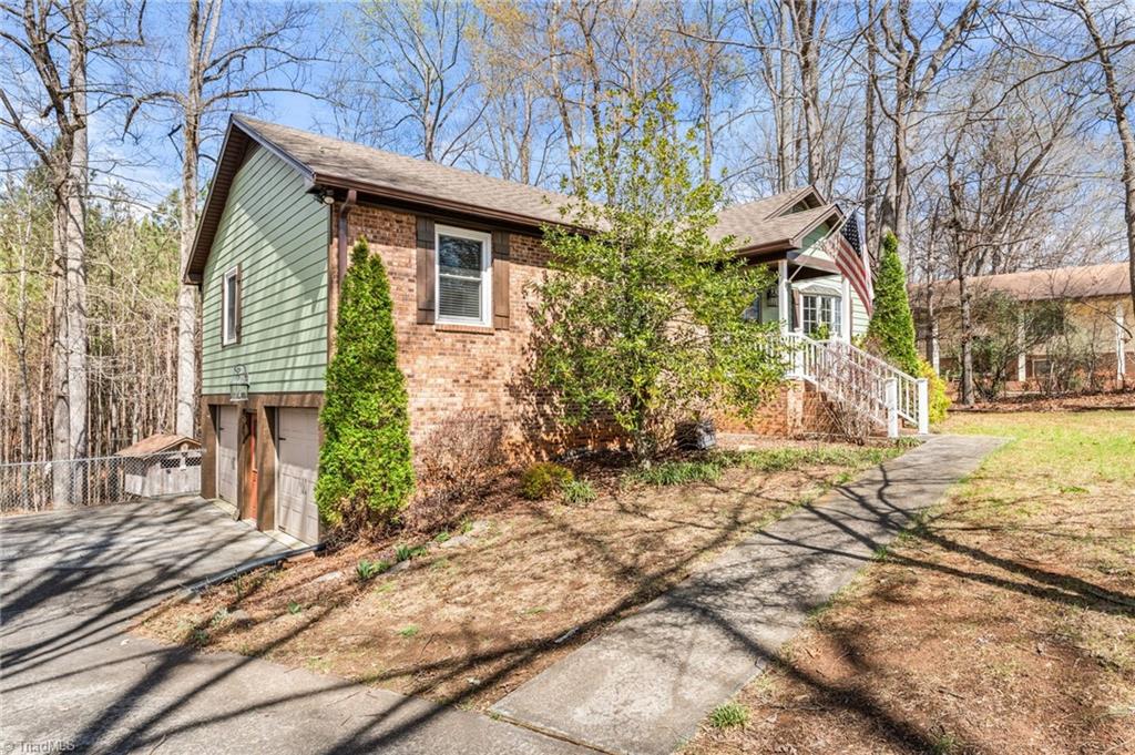 6005 Hunters Ridge Court Lexington, NC 27295 - Photo 4 of 33