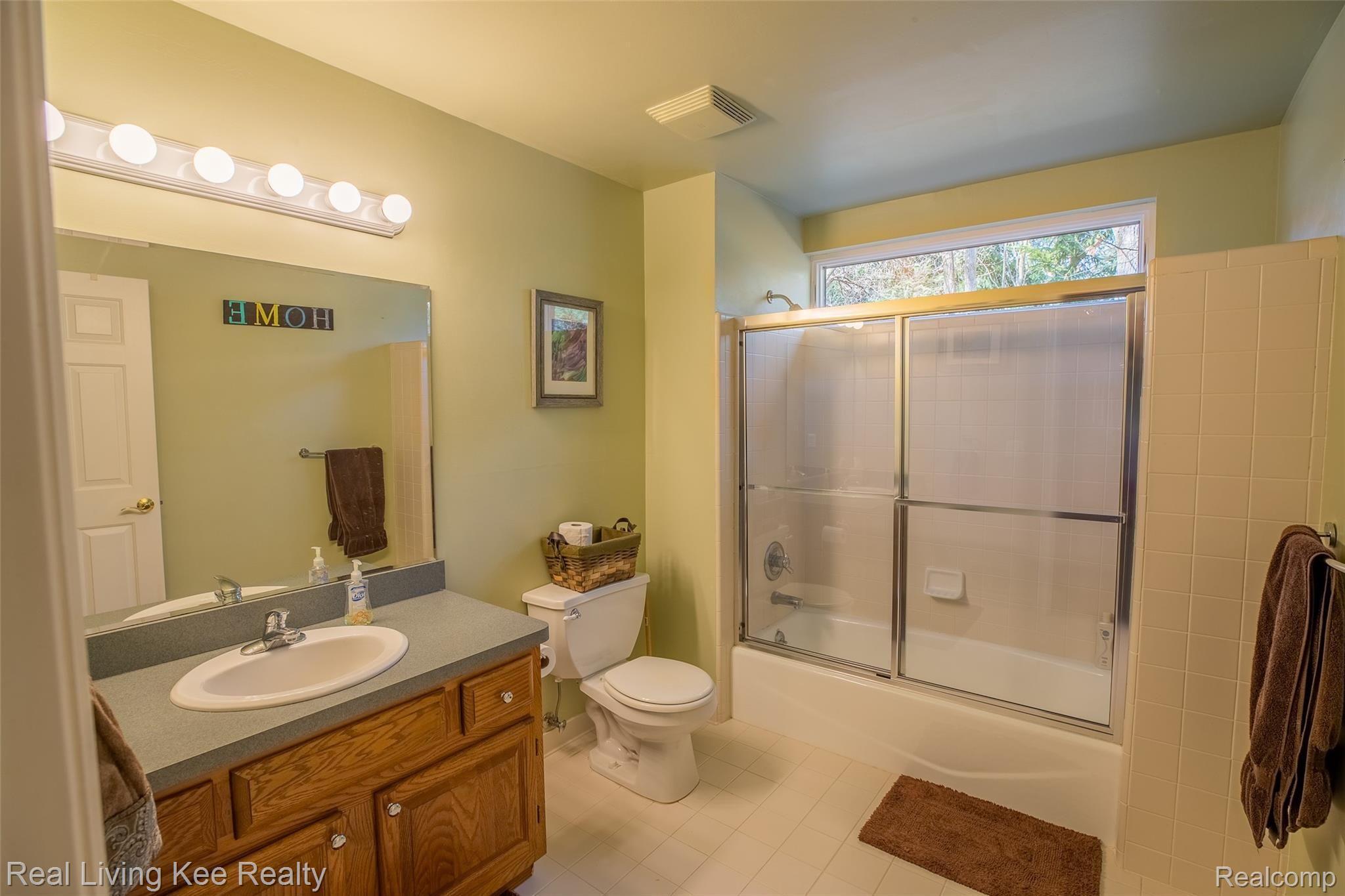 3648 Gregory Road Lake Orion, MI 48359 - Photo 44 of 68 3648 Gregory-40.jpg