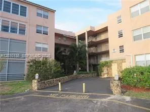 $1,300 | 2861 Somerset Drive, Unit 107, Lauderdale Lakes, FL 33311