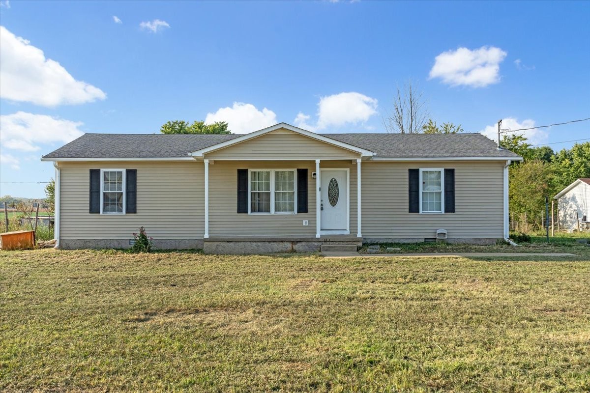 1505 Longview Road Unionville, TN 37180 - Photo 1 of 24 a view of a house with a yard