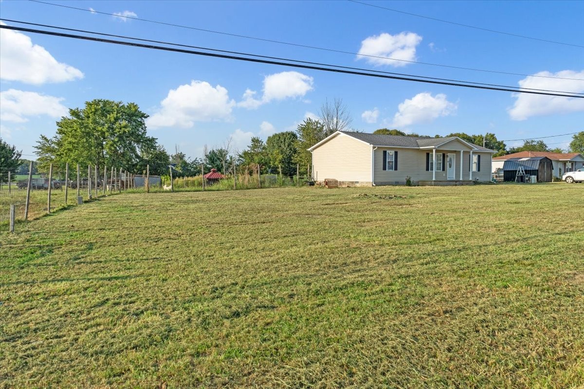 1505 Longview Road Unionville, TN 37180 - Photo 22 of 24 a view of a indoor basketball court