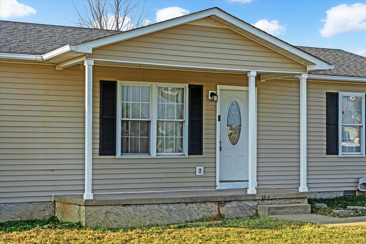 1505 Longview Road Unionville, TN 37180 - Photo 3 of 24 a front view of a house
